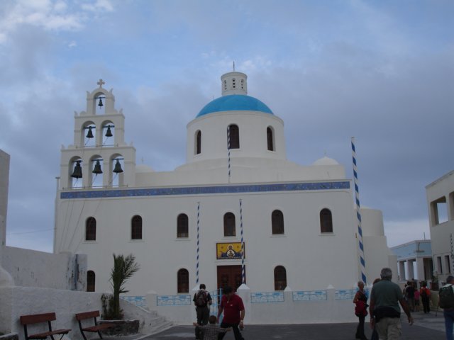 churchfromtheplazainoia.jpg