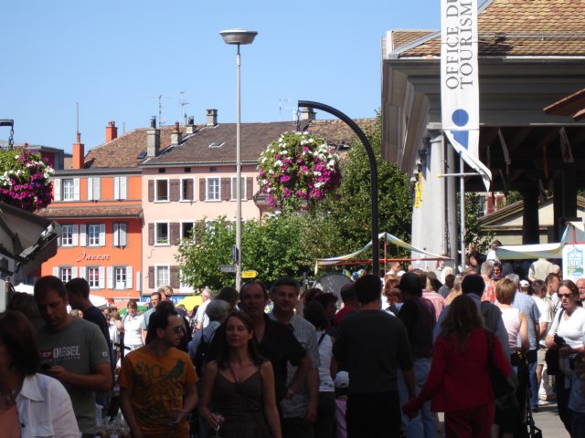 streetsceneintheveveymarket.jpg