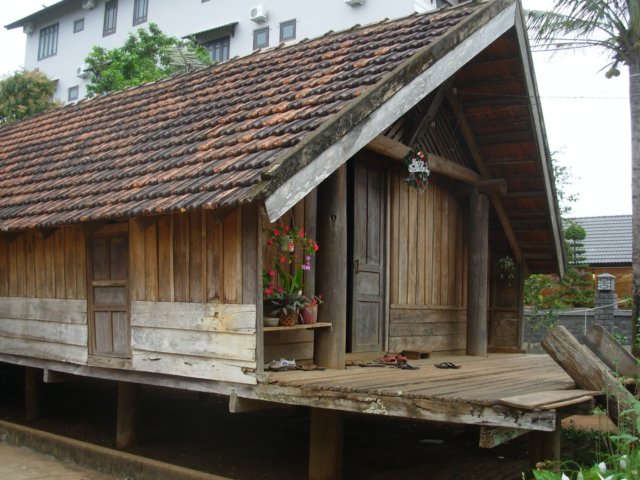ethnicvillageslonghouses.jpg