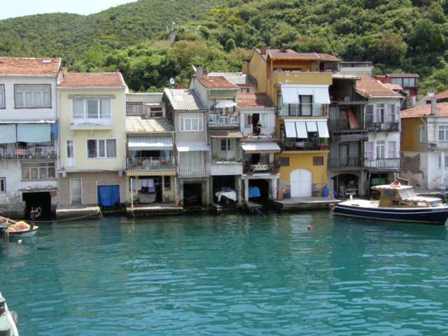 housesalongthebosphorus.jpg