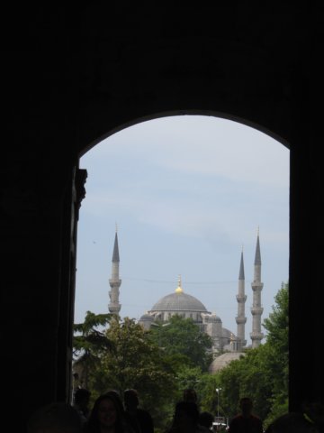 lookingatbluemosquethroughgatesoftopkapi.jpg