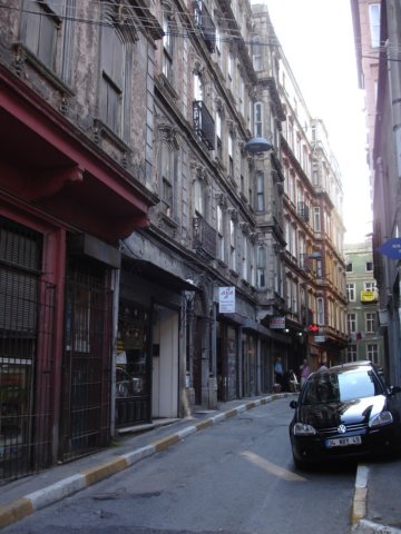 smallstreetoffistikllavenue.jpg