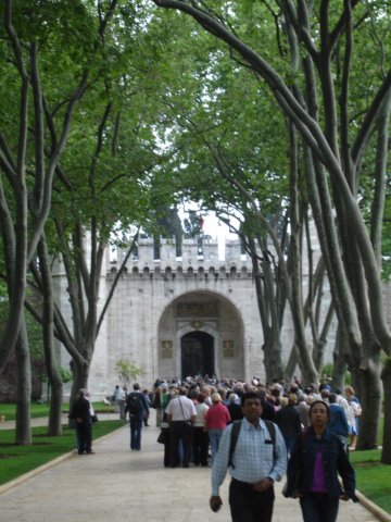topkapientrancetothemuseum.jpg