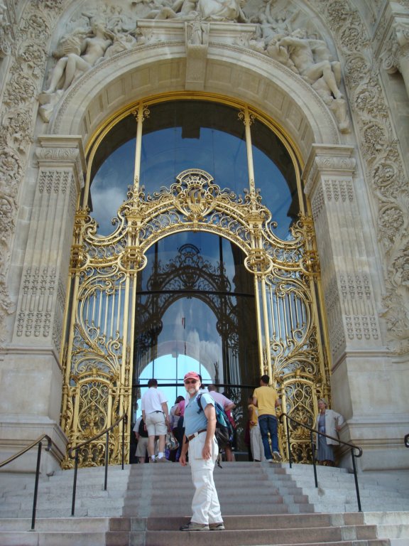 entranceofthepetitpalais.jpg