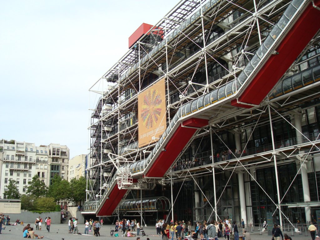pompidoucenterandplaza.jpg