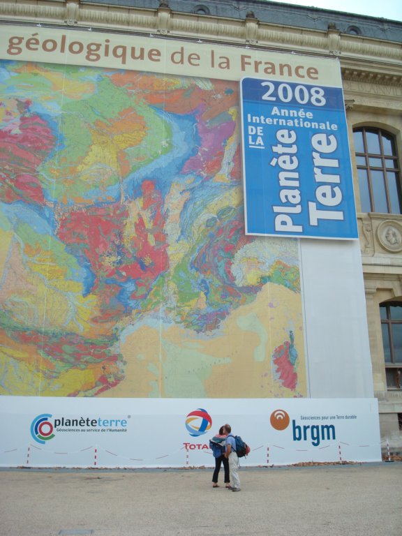 thenweheadovertolejardindesplanteswherewefoundthishugegeologicmapoffrance.jpg