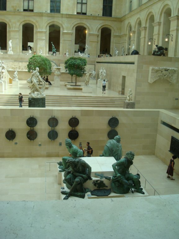 wecatchaquickglimpseofoneofthegalleriesofantiquitiesinthelouvre.jpg