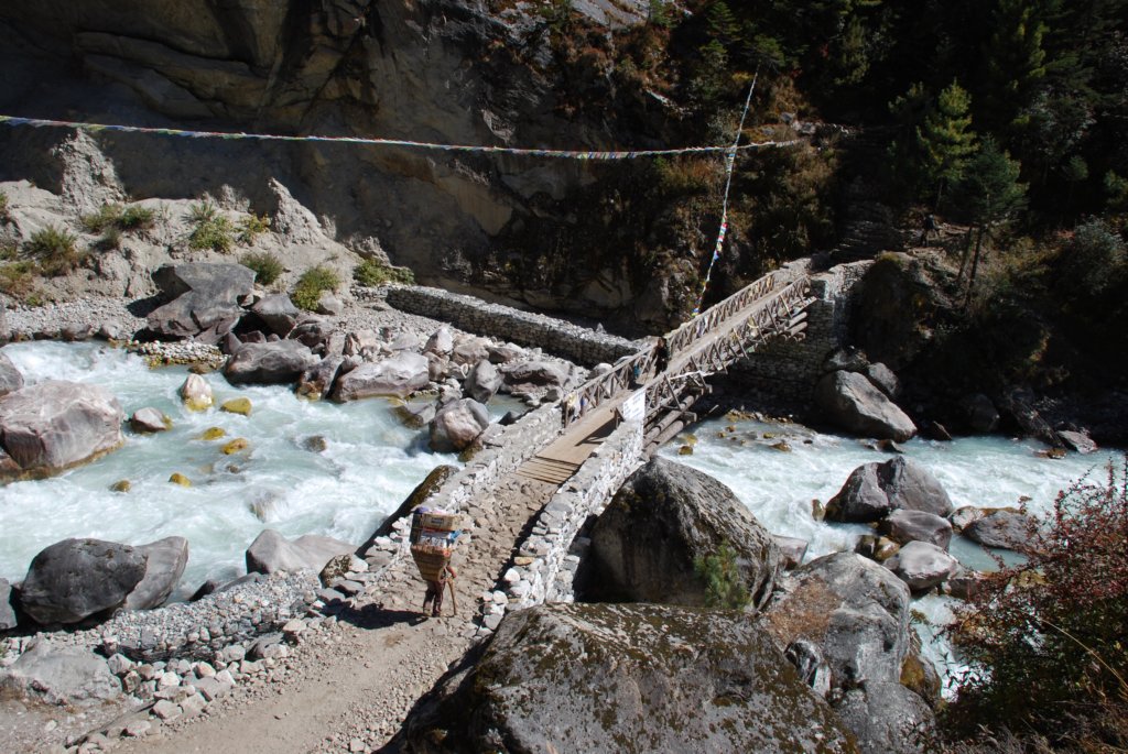 crossingthedudhkosionthewaytotengboche.jpg