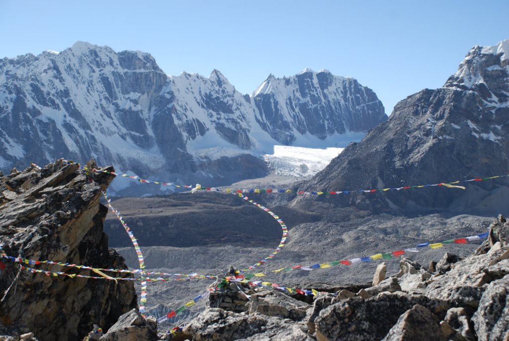 prayerflagsatkalapattar.jpg
