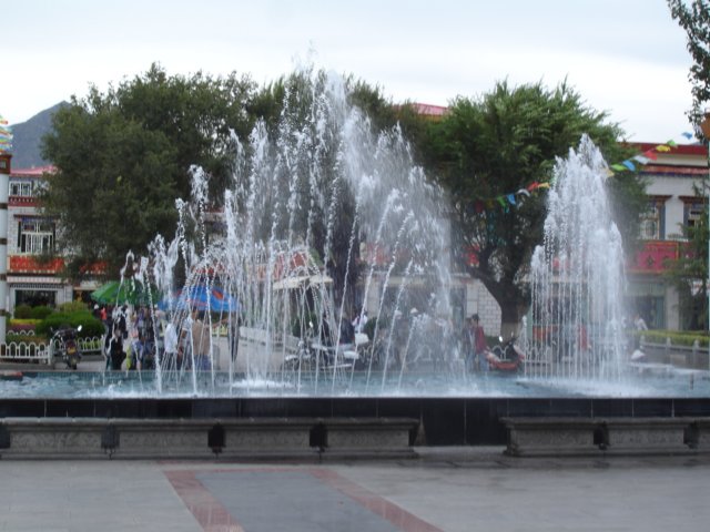 fountainintheshoppingarea.jpg