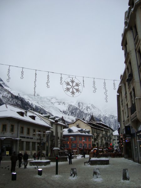 chamonixstreetscenemtblancinthemistabove.jpg