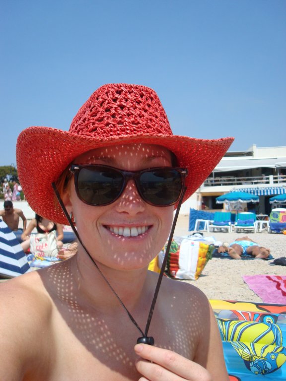 cowgirlvivianneonthebeachincassis.jpg