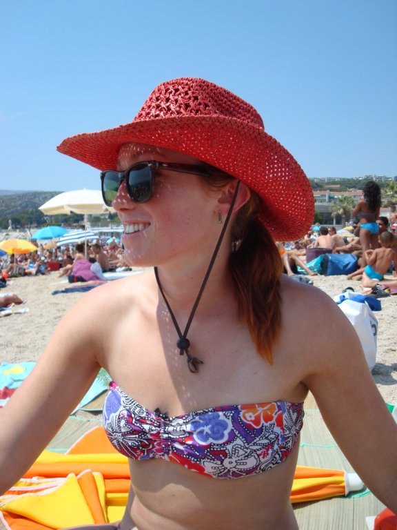 vivianneonthebeachincassis.jpg