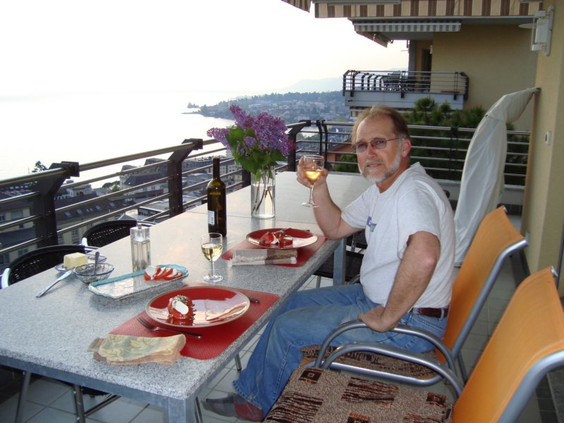dinneronthebalconymay22009.jpg