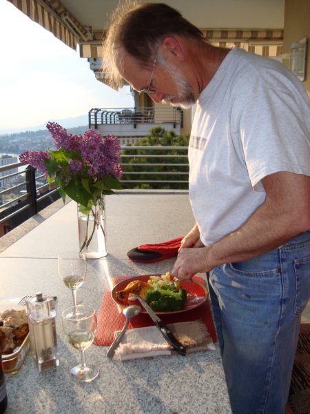 dinneronthebalconymay220092.jpg