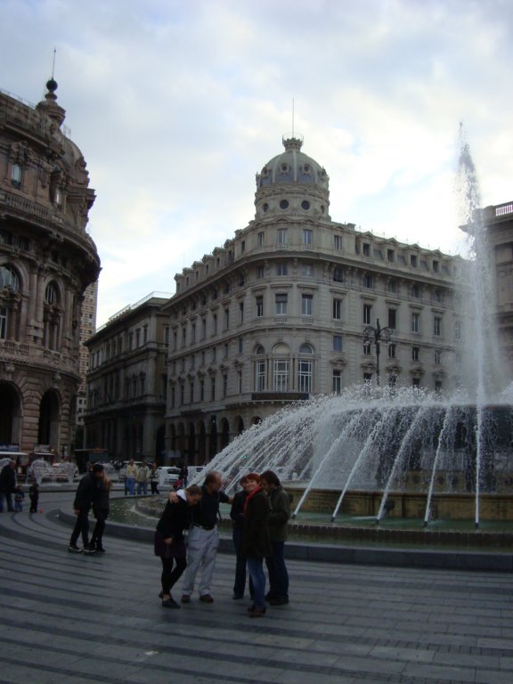thefountaininpalazzodeferrari.jpg