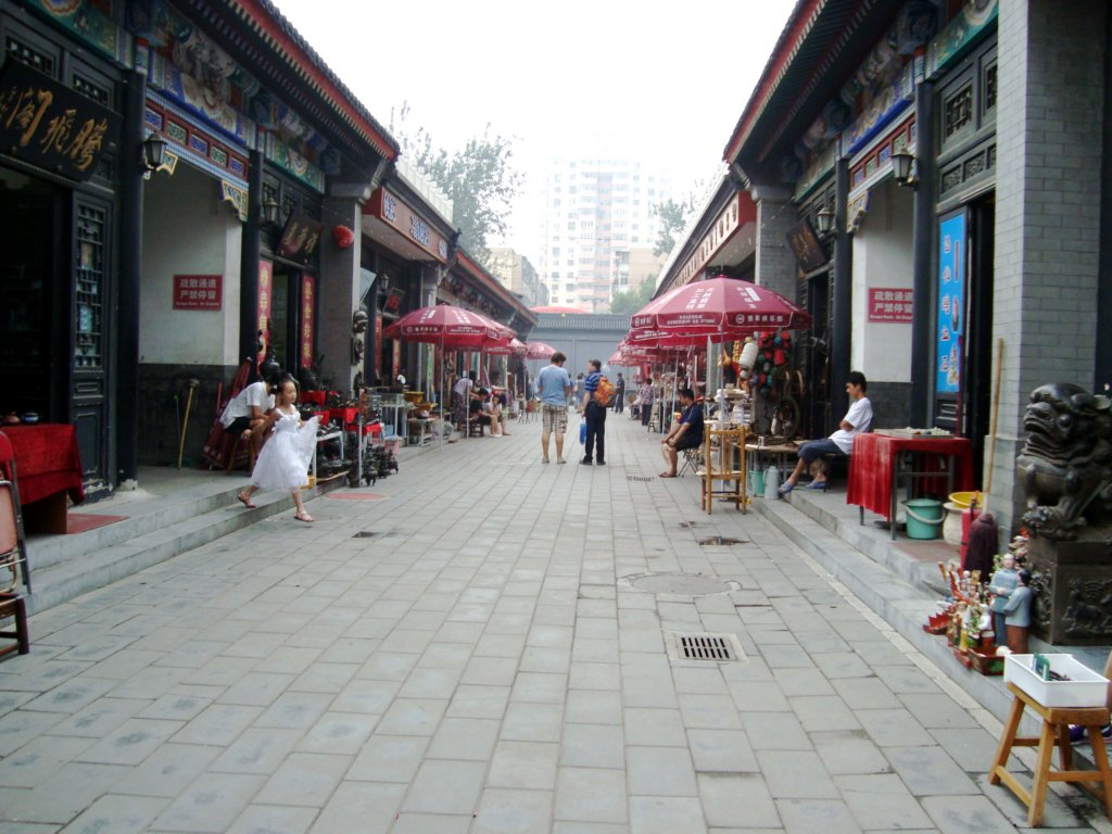 theafternoonwewenttopanjiayuanmarketandstrolledaround.jpg