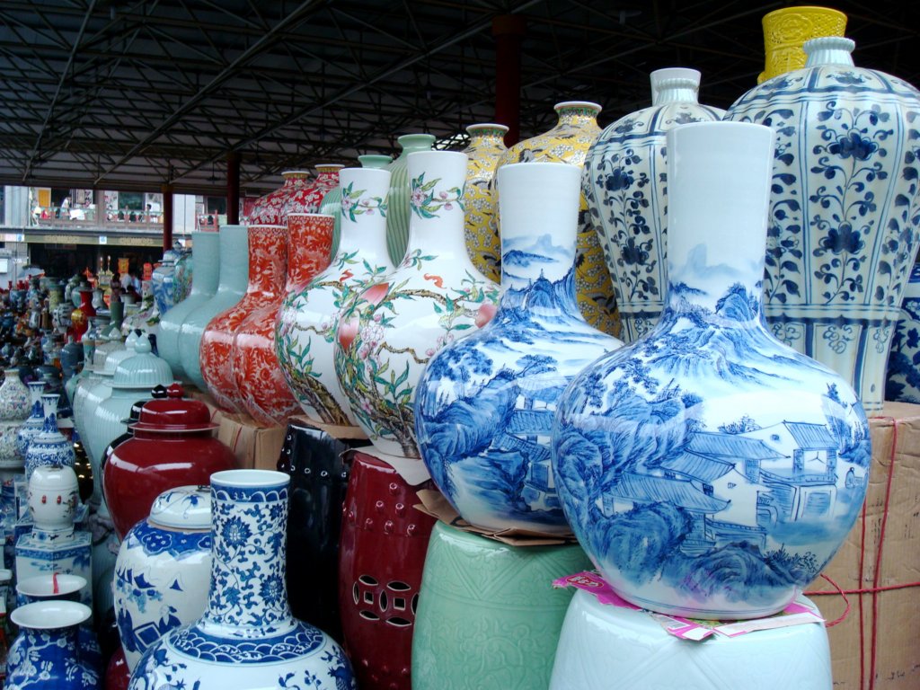 vasesinpanjiayuanmarket.jpg