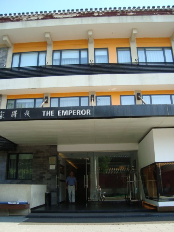 areasonablenumberofhourslaterwearrivedattheemperorhotelwhichisveryneartheforbiddencity.jpg