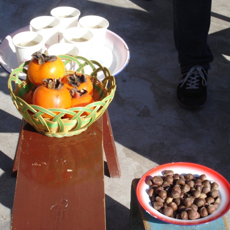 snackincourtyardchinesechestnutslikehazelnutsandpersimmons.jpg