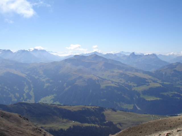 panoramaiigiferspitzinthenearcentergumfluhtotheright.jpg