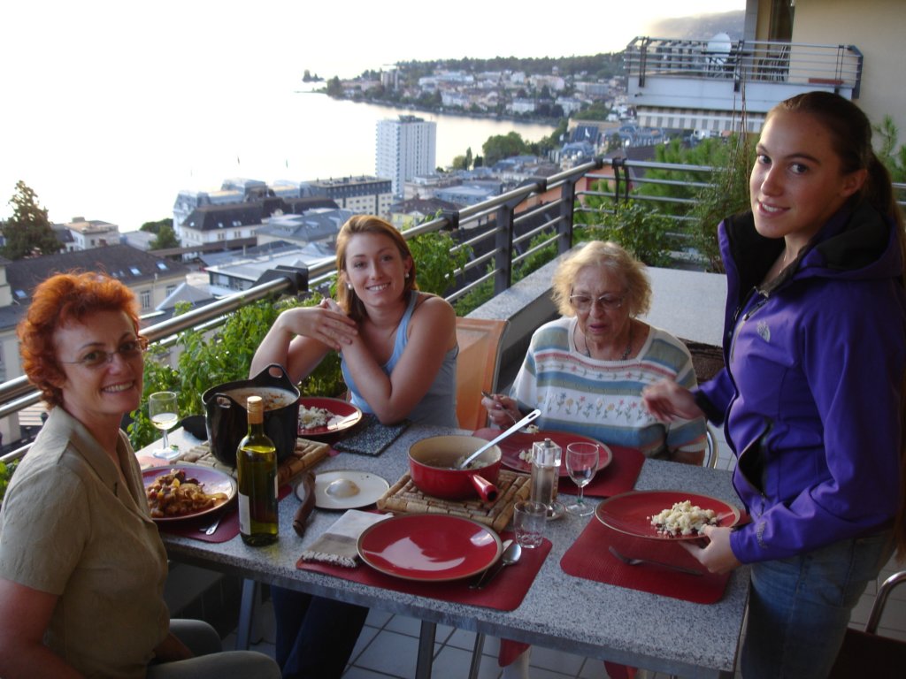 dinneronthebalcony.jpg