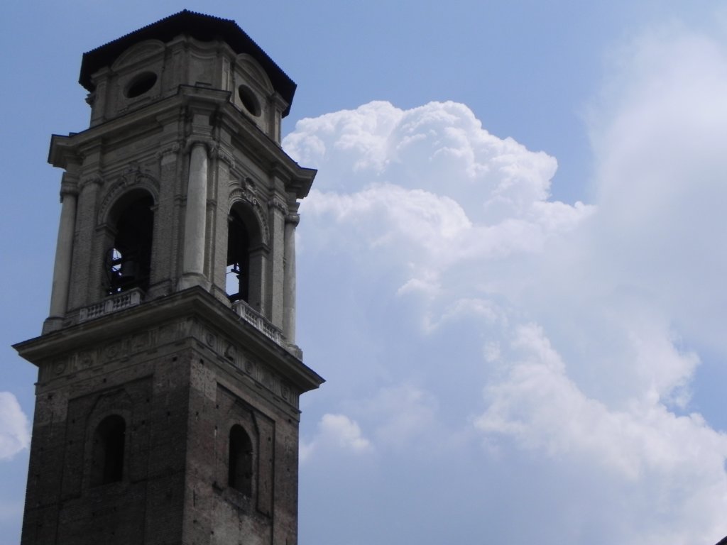 cumuluscloudsoverthetowerofbasillicaofcorpusdomini.jpg