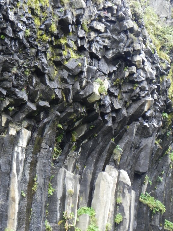 bendingbasaltcolumns.jpg